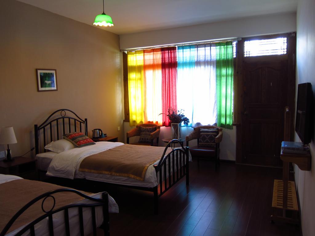 Lijiang Baisha There International Youth Hostel Quarto foto